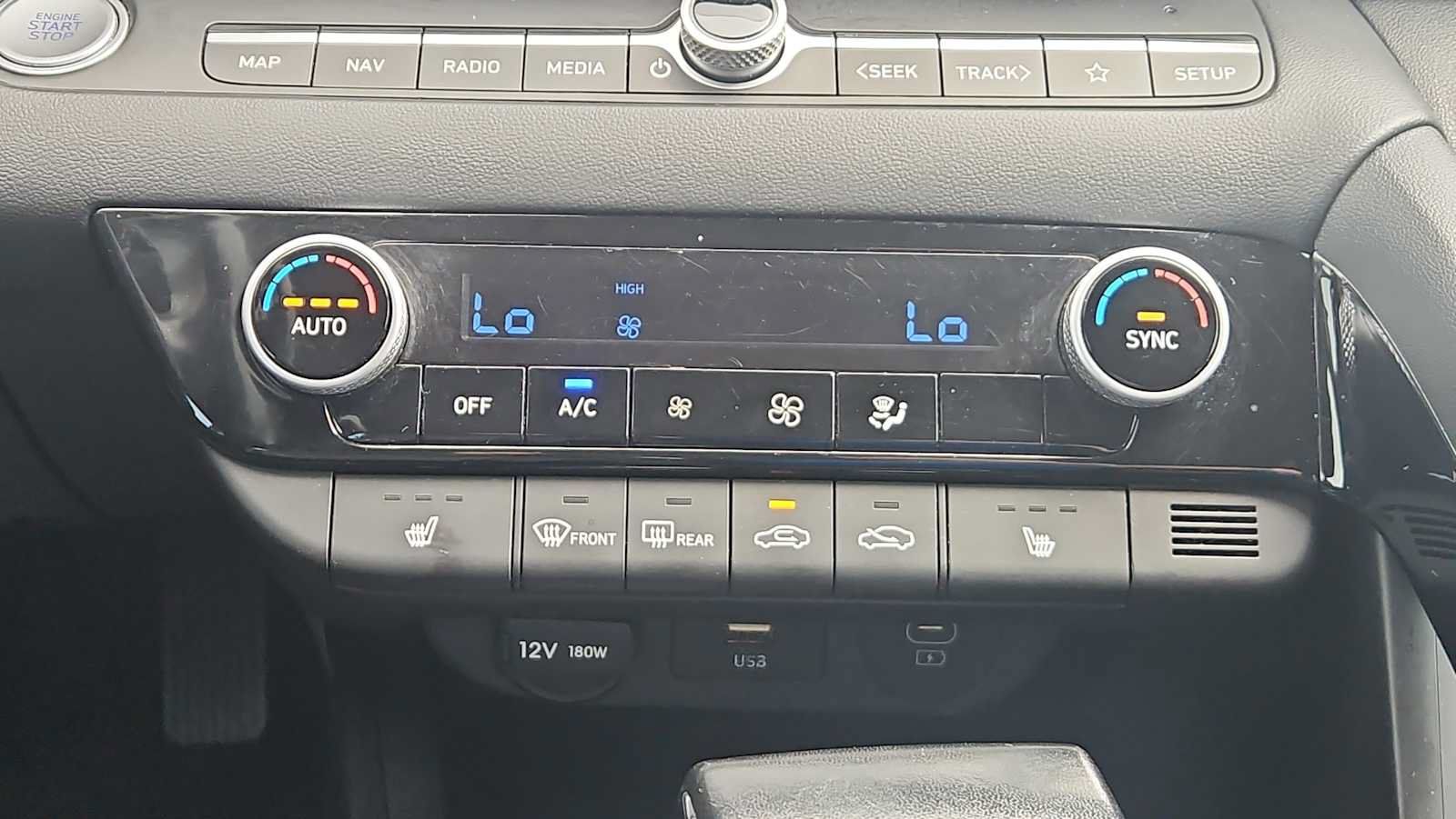 Used 2024 Hyundai Elantra Limited FWD image 17