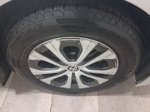 Used 2020 Toyota Corolla LE image 11