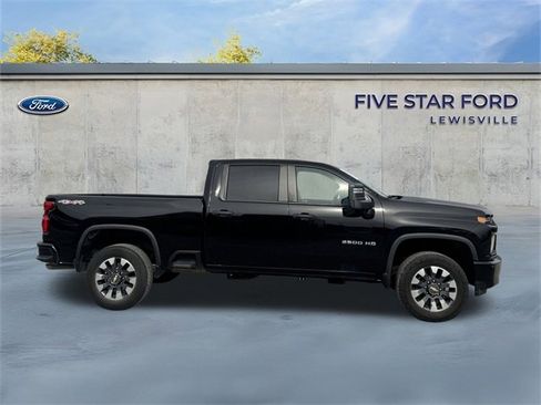 Used 2021 Chevrolet Silverado 2500 Custom w/ Custom Value Package image 3