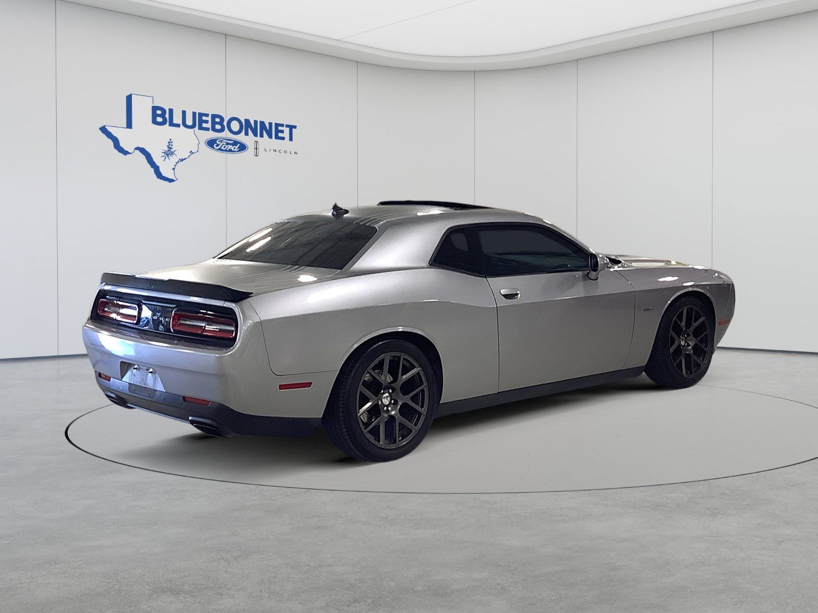 Used 2016 Dodge Challenger R/T Plus RWD image 4