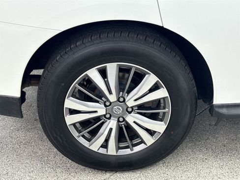 Used 2020 Nissan Pathfinder SV image 39