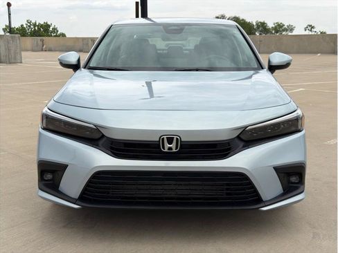 Used 2023 Honda Civic Touring image 2
