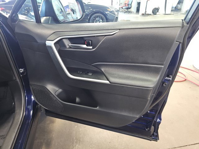Used 2021 Toyota RAV4 XLE Premium AWD/4WD image 38