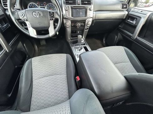 Used 2016 Toyota 4Runner SR5 AWD/4WD image 15