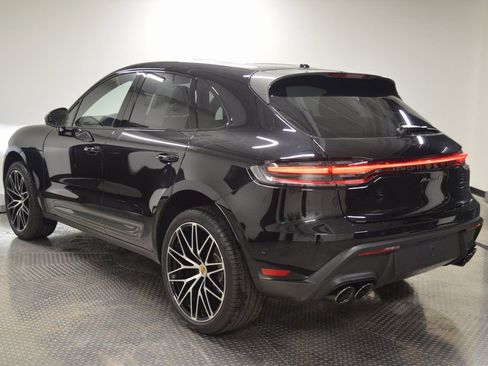 Certified 2025 Porsche Macan AWD/4WD image 3