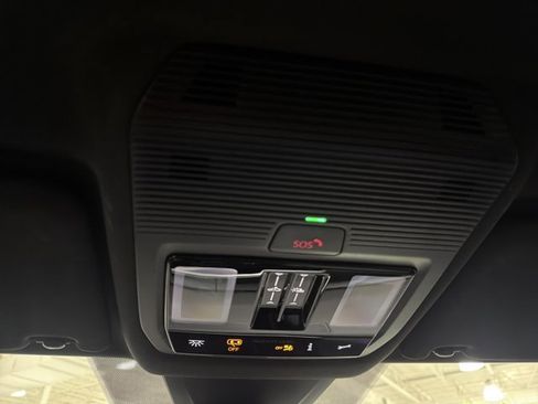 Used 2025 Volkswagen Atlas Cross Sport SEL AWD/4WD image 35