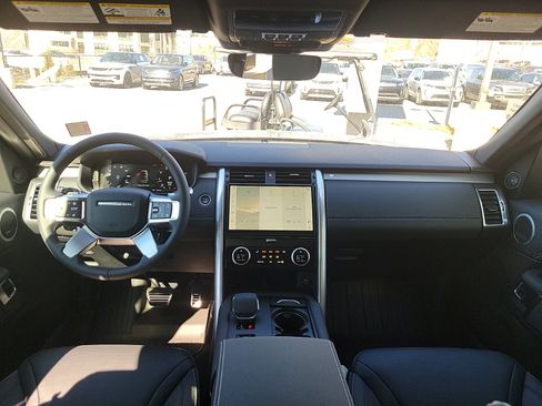Certified 2025 Land Rover Discovery Dynamic SE image 20