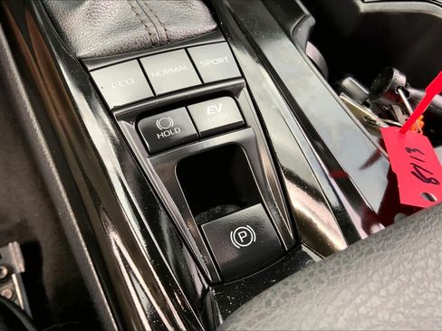 Used 2025 Toyota Camry SE FWD image 32