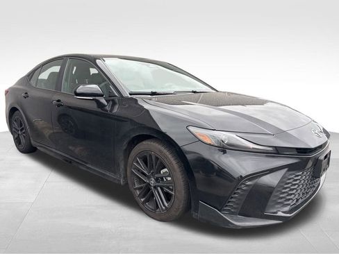 Used 2025 Toyota Camry SE image 8