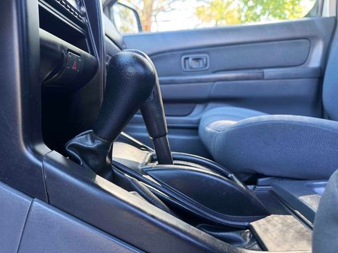 Used 2004 Nissan Frontier S/C image 25