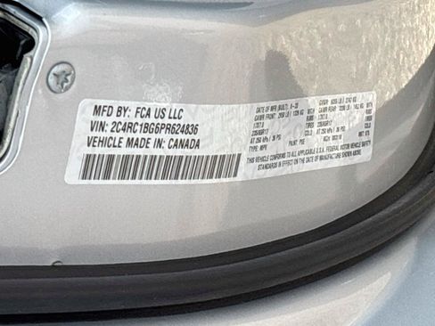 Used 2023 Chrysler Pacifica Touring-L FWD image 32