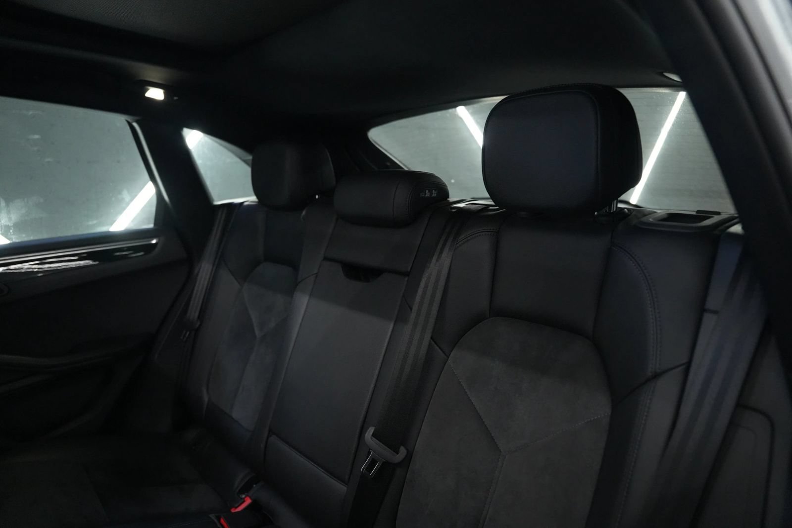 Used 2018 Porsche Macan Sport Edition AWD/4WD image 18