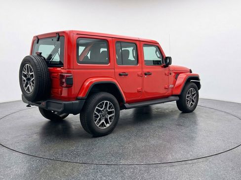 Used 2025 Jeep Wrangler Sahara image 9
