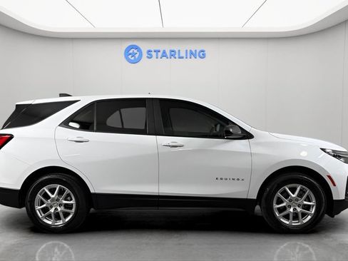 Certified 2024 Chevrolet Equinox LS w/ LS Convenience Package FWD image 11