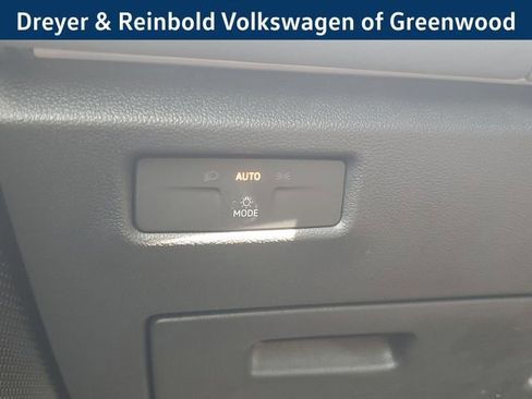 New 2025 Volkswagen Tiguan SE image 27