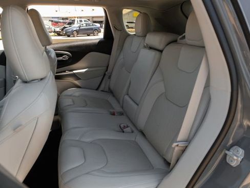 Used 2021 Jeep Cherokee Latitude Lux w/ Sun & Sound Group image 37