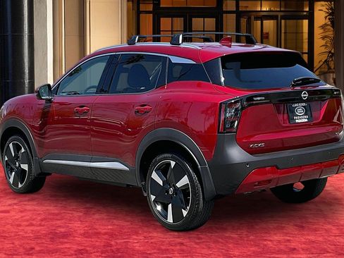 Used 2025 Nissan Kicks SR FWD image 11