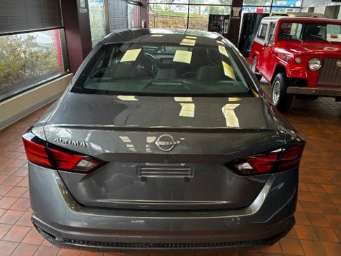 Used 2024 Nissan Altima 2.5 S FWD image 12