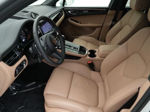 Certified 2025 Porsche Macan S AWD/4WD image 5