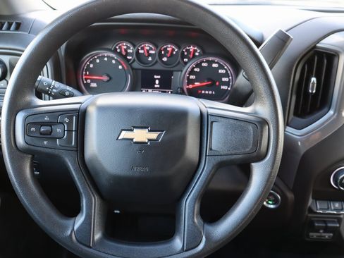 Used 2024 Chevrolet Silverado 2500 Custom w/ Custom Value Package image 5