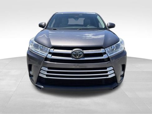 Used 2017 Toyota Highlander Plus AWD/4WD image 9