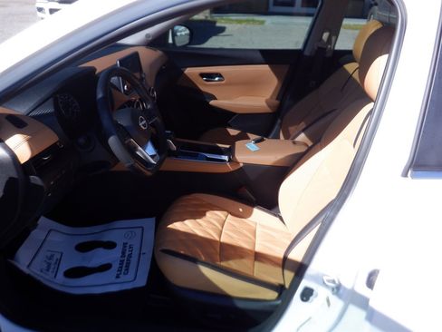 Used 2024 Nissan Sentra SV w/ SV Premium Package image 10