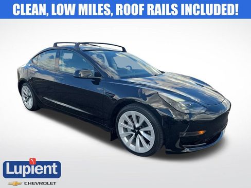 Used 2021 Tesla Model 3 Standard Range Plus RWD image 1