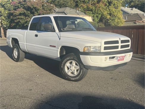 Used 1998 Dodge Ram 1500 Truck 4x4 Club Cab image 1