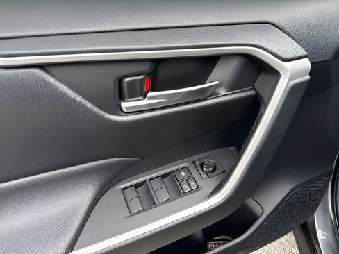 Used 2019 Toyota RAV4 XLE w/ Convenience Package AWD/4WD image 28