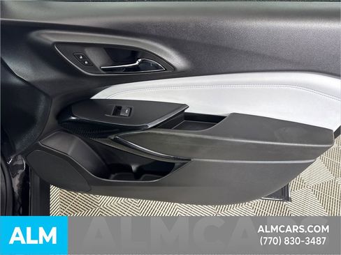 Used 2025 Chevrolet Trax LT w/ LT Convenience Package image 17