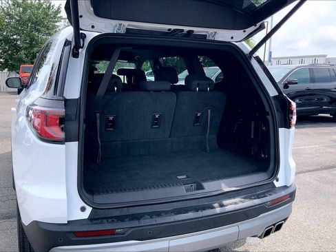 Used 2025 GMC Acadia Elevation AWD/4WD image 4
