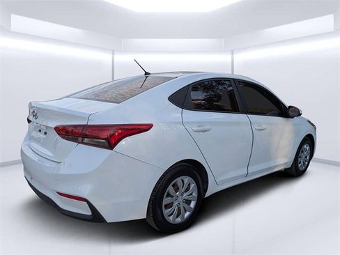 Used 2018 Hyundai Accent SE image 3