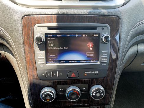 Used 2017 Chevrolet Traverse LT w/ Style and Technology Package FWD image 23