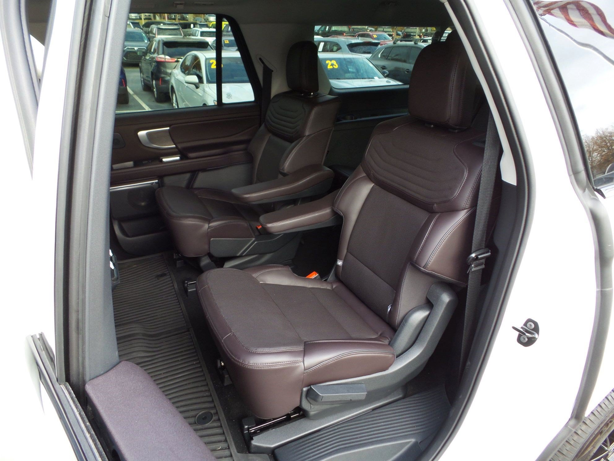Used 2025 Ford Expedition Max Platinum w/ Platinum Ultimate Package AWD/4WD image 11