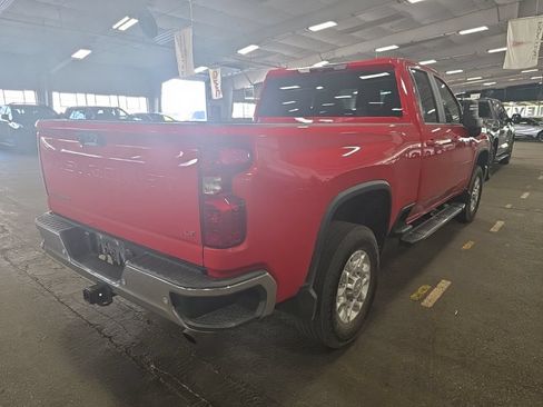 Used 2024 Chevrolet Silverado 2500 LT AWD/4WD image 3