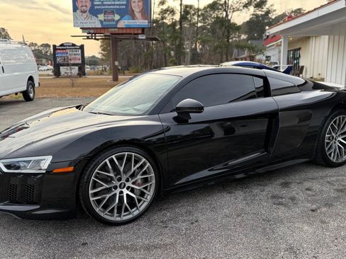 Used 2017 Audi R8 V10 w/ Ceramic Brake Package image 4