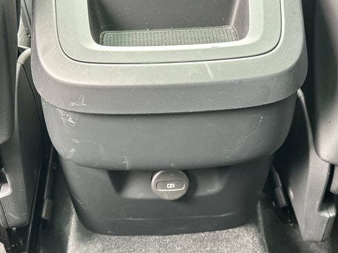 Used 2025 Volvo XC60 B5 Plus AWD/4WD image 15
