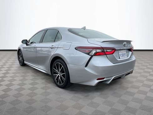 Used 2024 Toyota Camry SE image 5