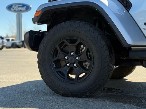 Used 2021 Jeep Gladiator Sport image 44