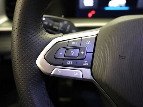 New 2026 Volkswagen Tiguan SE R-Line image 24