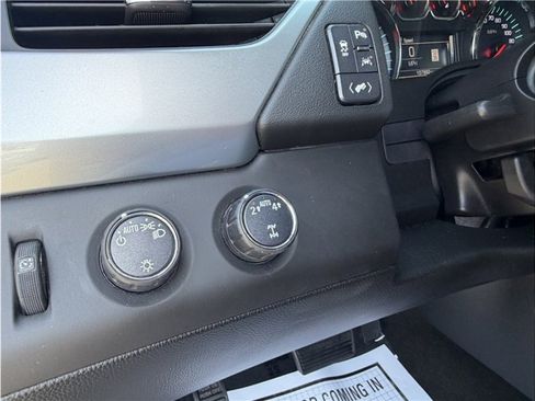 Used 2018 Chevrolet Suburban LT AWD/4WD image 34