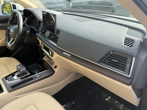 Used 2021 Audi Q5 2.0T Premium w/ Convenience Package AWD/4WD image 19