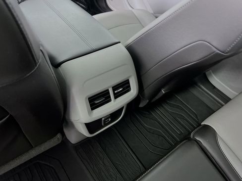 Used 2022 GMC Terrain SLT w/ Infotainment Package II AWD/4WD image 26