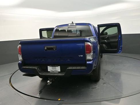 Used 2022 Toyota Tacoma TRD Off-Road w/ TRD Premium Off Road Package image 32