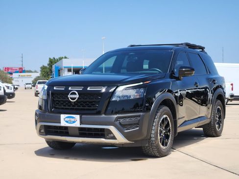 Used 2025 Nissan Pathfinder Rock Creek AWD/4WD image 3