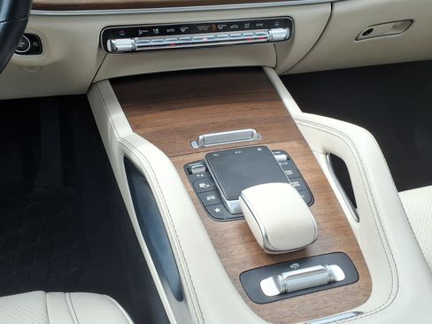Used 2022 Mercedes-Benz GLS 450 4MATIC image 25