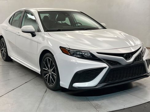 Used 2021 Toyota Camry SE FWD image 7
