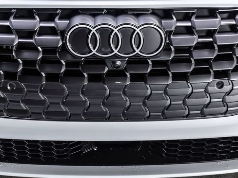 Used 2025 Audi Q5 Premium w/ Convenience Package AWD/4WD image 10