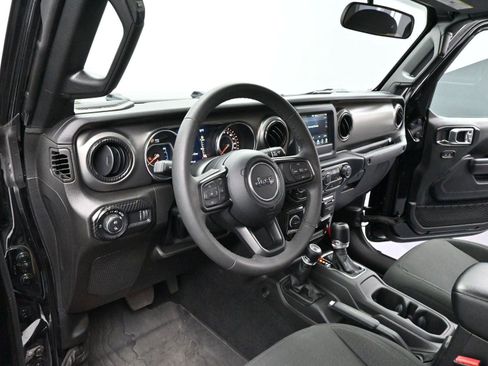 Used 2023 Jeep Gladiator Sport image 13