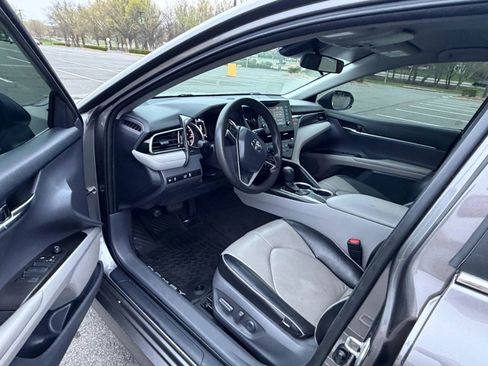 Used 2021 Toyota Camry LE image 10